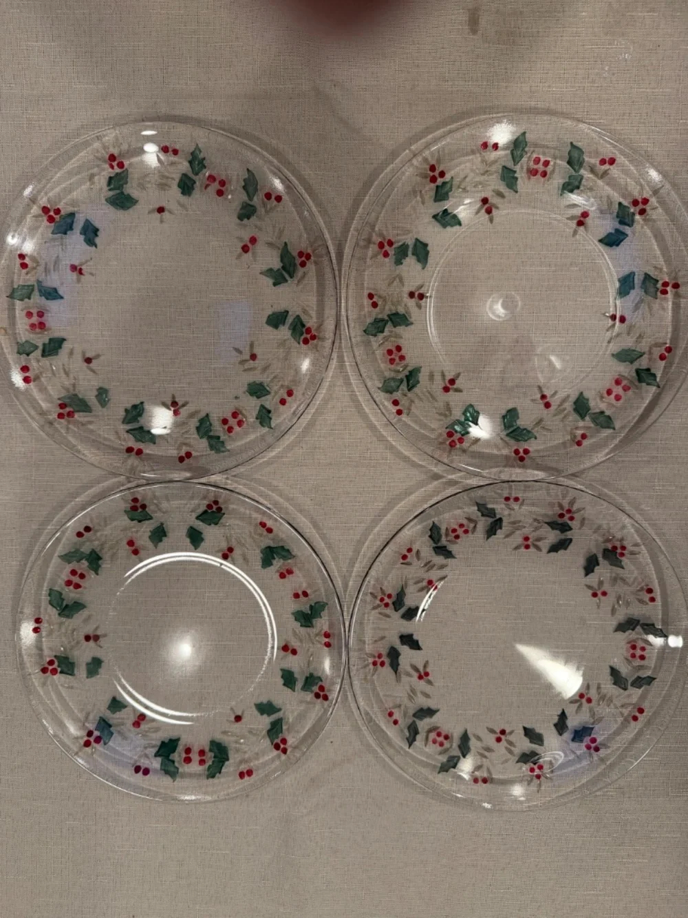 Pfaltzgraff Winterberry Hand Painted Glass Dessert Plates 8” Set of 4 Christmas